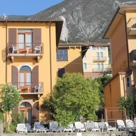 Zwei-zimmer-wohnung Mit Seeblick