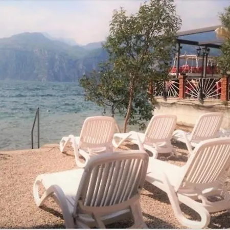Apartment Zwei-zimmer-wohnung Mit Seeblick