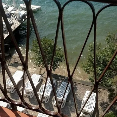 Apartment Zwei-zimmer-wohnung Mit Seeblick *