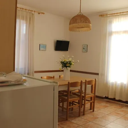 Zwei-zimmer-wohnung Mit Seeblick