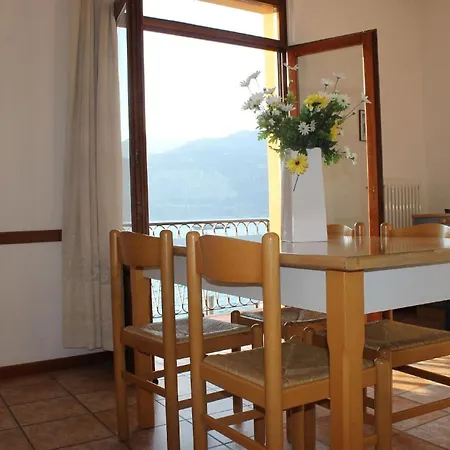 Zwei-zimmer-wohnung Mit Seeblick Malcesine