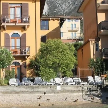Zwei-zimmer-wohnung Mit Seeblick