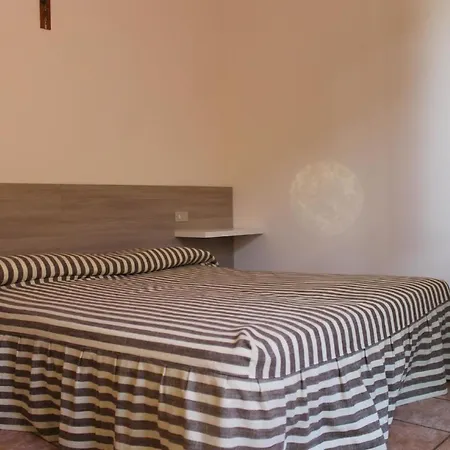 Apartment Zwei-zimmer-wohnung Mit Seeblick *