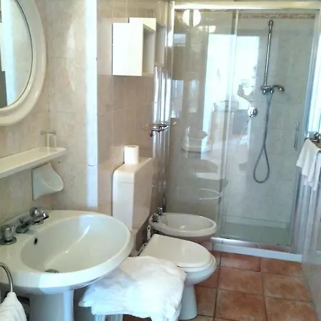 Apartment Zwei-zimmer-wohnung Mit Seeblick